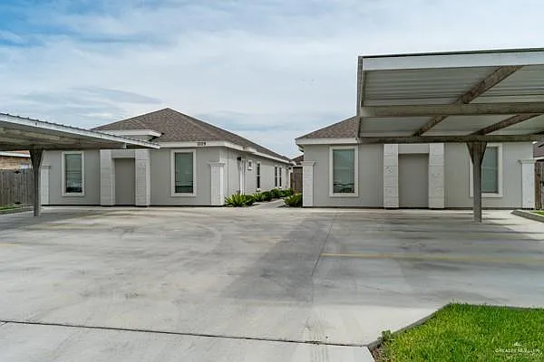 1009 W La Pointe Ave - Photo 1